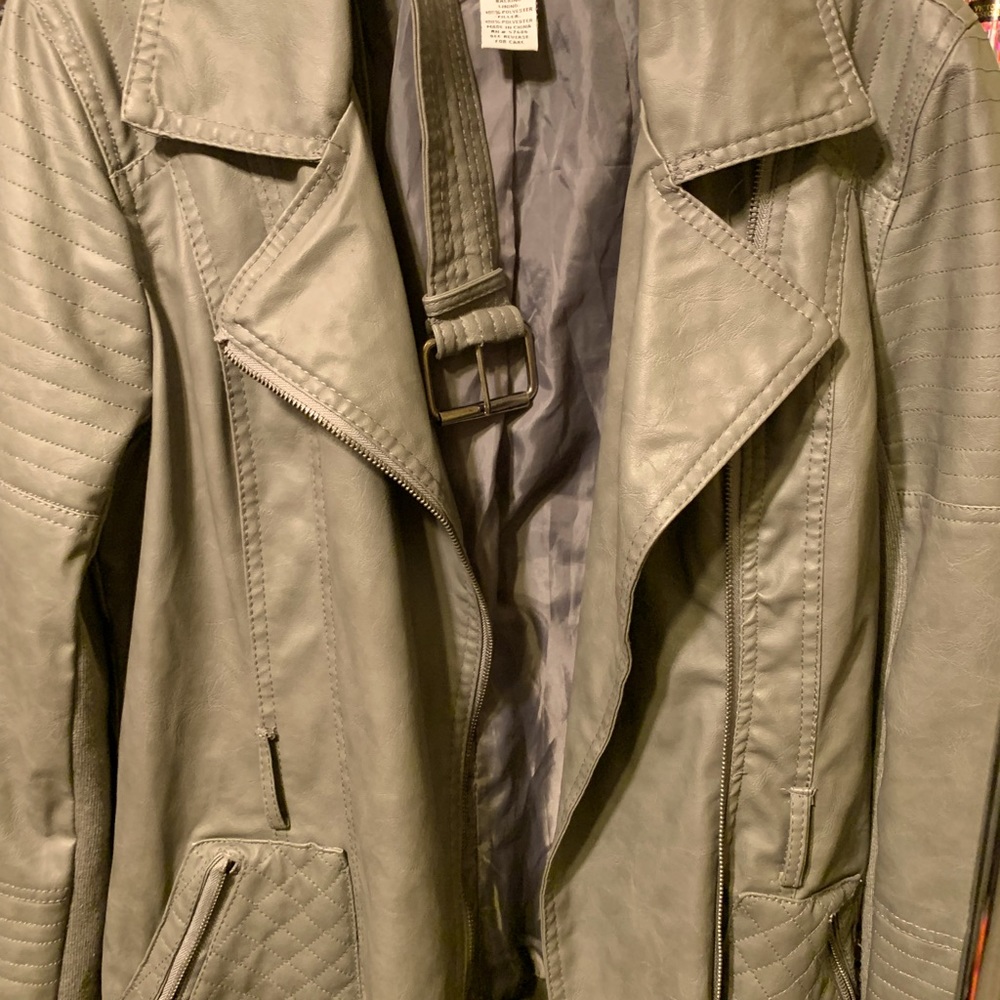 Very hard and cute jacket for woman .